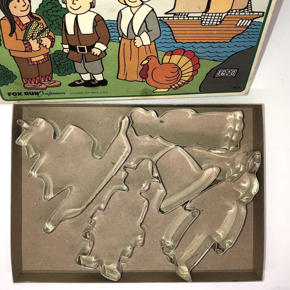 VINTAGE Thanksgiving Holiday Cookie Cutter Set - Pilgrim / Native American 1988